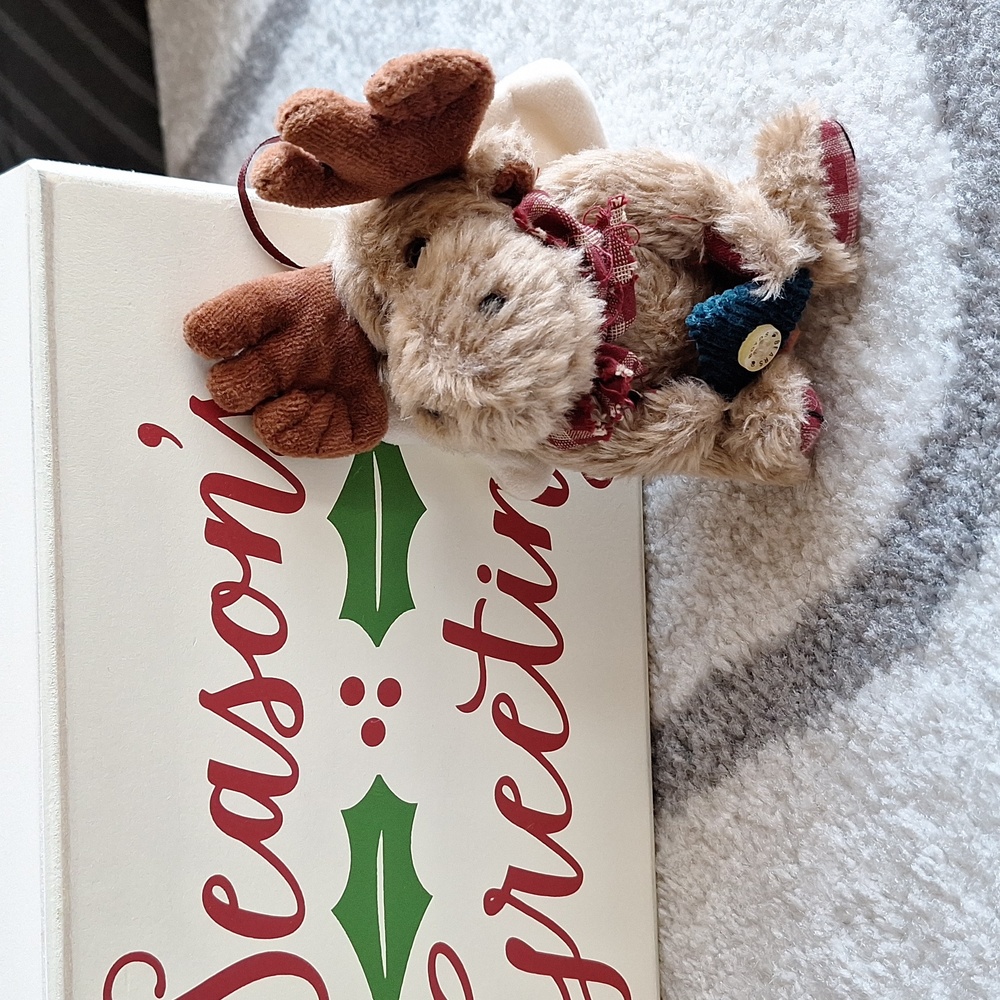 2 PC LOT : Boyds Bears Moose Christmas Ornament & Season's Greetings Wooden Sign